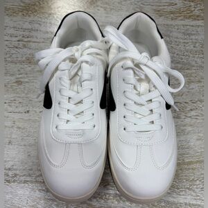 New Dolce Vita Fashion sneakers